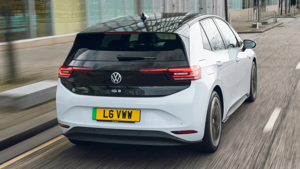 Volkswagen-ID3-Tour-Pro-S-2021-UK-11-1024x577 2025 Volkswagen ID.3 Pro: Elektrikli Kompakt Sınıfta Dengeleri Değiştiriyor ⚡