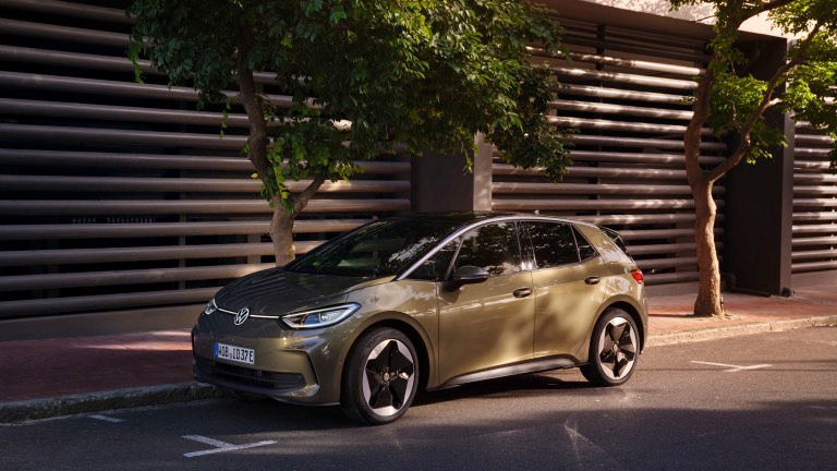 volkswagen-id3-2023-02 2025 Volkswagen ID.3 Pro: Elektrikli Kompakt Sınıfta Dengeleri Değiştiriyor ⚡